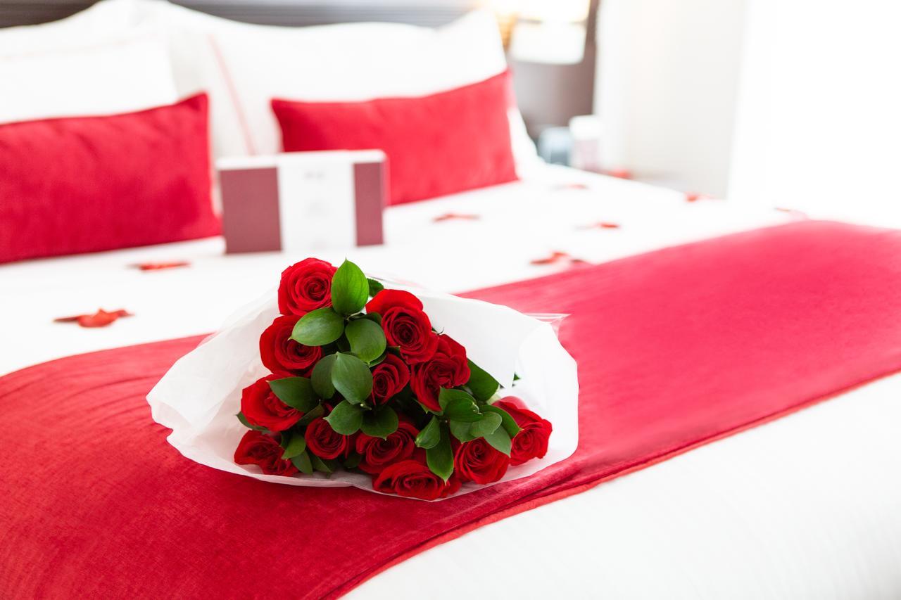 Best Western Plus 93 Park Hotel Bogotá Dış mekan fotoğraf A bouquet of red roses